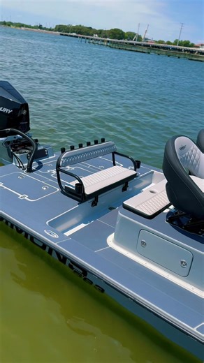 ES Custom Boats - SIMMONS Revolution 23 (#563)/Riser Box/Mercury 300 Verado V8. We can build your perfect for you, dream boat. Simmonscustomrigging@gmail.com 832 864-2331 #escustomboats #simmonscustomrigging #bobsmachineshop #powerpole #simradyachting #mercurymarine #seadek #mercuryracing #@Mercury Marine @Bob’s Machine Shop @SeaDek @Wet Sounds | ES Custom Boats