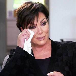 Actualmente Kris Jenner es una mujer exitosa, sin embargo, antes de llegar a lo más alto, tuvo que vivir una época muy oscura, de la cual está totalmente arrepentida. Pero a pesar de los difíciles momentos que vivió, hay dos razones que la hicieron olvidar su triste pasado y amar su presente. Síguenos en nuestro canal de YouTube: http://bit.ly/yt-iconos | íconos