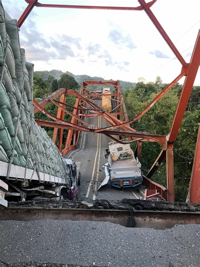 Several trucks trapped as Cagayan bridge collapses