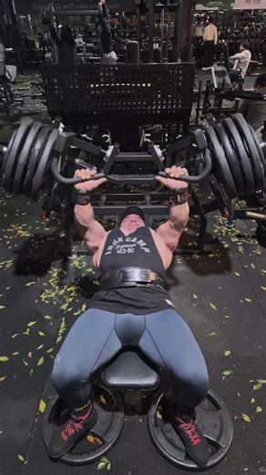 sammarbella on Instagram: "20260205_Lying convergent chest press 463 Lbs (210 Kg) x6 quality reps #bodybuilding #strenghttraining #powerbuilding #powerbuilder"