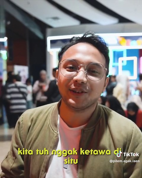 Wajib Nonton Film Agak Laen di Malaysia!