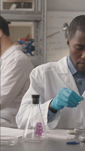 Unveiling the Magic of Disappearing Ink! ✨🔍 #chemistry #chemicalreaction #science #shorts