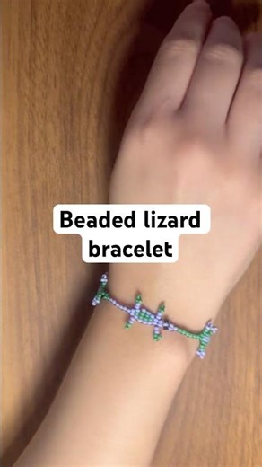 I made a beaded lizard bracelet 🦎#craft #beading #handmade #diy