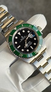 Rolex Submariner Date 41 mm 126610LV — kultowa „Zielona Luneta” ( bezel 😉) w stanie nowym, z pełnym zestawem i gwarancją do 2030 roku. Klasyk nurkowy z 70-godzinną rezerwą chodu i wodoszczelnością 300 m. Jeden z najbardziej pożądanych modeli w całej linii Submariner. Zapraszam do kontaktu 🫡 🫵 --- 🔹 Rolex Submariner 🔹 126610LV 🔹 Green Bezel 🔹 Luxury Diver 🔹 41mm 🔹 Zegarek premium 🔹 Swiss Made 🔹 Kultowy model 🔹 Premium Timepiece #rolex #submariner #submarinerdate #126610lv #luxurywatch