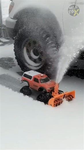 Milopax on Instagram: "The Ultimate Gift for Your Husband! ❄️🚜💙 Meet the Mini Snow Blower from Spyker Workshop — small size, serious power. This compact beast can clear up to 15 inches of powdered snow, making winter mornings way less painful. ❄️ Remote-controlled chute rotation means you decide exactly where the snow goes 🛠️ Compact design, easy to store, easy to use ⏱️ Fast clearing without breaking your back 😮 Big performance from a surprisingly small machine Perfect for driveways, walkwa