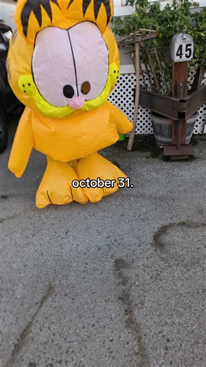 GarfieldGags (@garfieldgags)’s videos with maybe the world is yours - noir