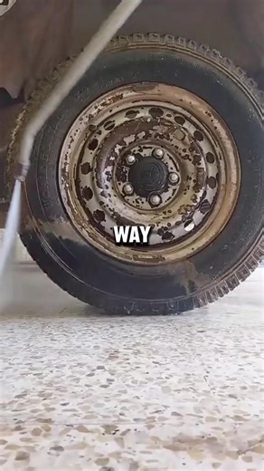 Olaf just wandering off at Disneyland Parisat the New World of Frozen coming nextMarch! Beyond cute #disnevland #WorldOfFrozen #frozen #disneyadventureworld #disnevlandparis