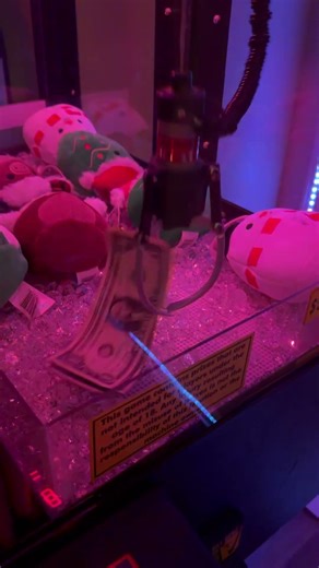 CASH STACK CLAW MACHINE😦 #shorts