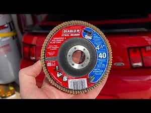 Grinding and polishing flap disc for smoothing sharp metal