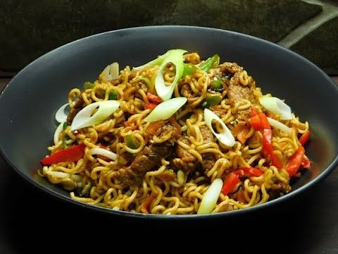HOW TO MAKE BEEF LOADED TWO MINUTE NOODLES - Aussie girl can cook