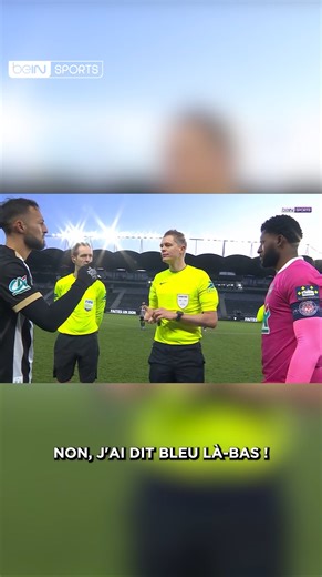 😅 La séquence lunaire avec l'arbitre M.Bollengier et les joueurs d'Angers et de Toulouse ! 👀 #beINSPORTS | beIN SPORTS France