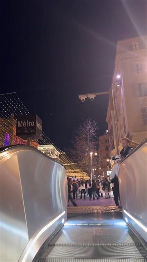 Exploration du Vieux Port de Marseille en Direct