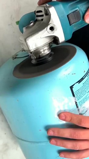 Making a compressor from a used gas cylinder #craft #homemade #crafts #fblifestyle #diy #viralreelsシ | Funvid