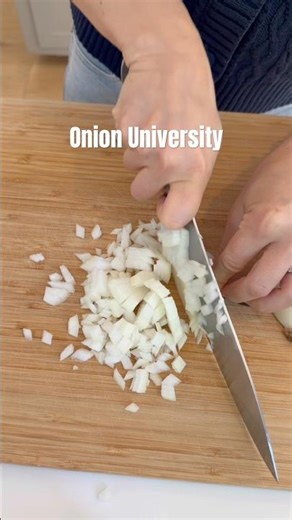 Easy chopped onions #onion #choppedonions #dicedonions #dicing #onioncutting