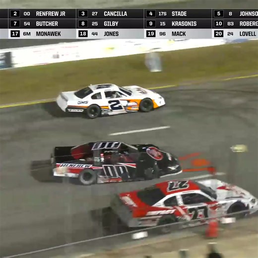 Things are getting heated in the Pro Late Model feature! 📺 FloRacing | New Smyrna Speedway | NASCAR Regional