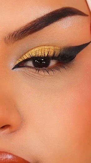 Golden Glow Eye Makeup Tutorial | Glam Gold Eyeshadow Look#shortsviral #shorts