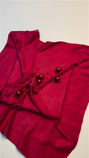 Between all the commissions, projects and workshops I always try to find time for my personal projects. Not always easy - this one is from June 😅 #embroidery #madeindubai #fiberart #dubaiart #modernembroidery #beadwork #artreveal #beads #contemporaryartwork #fabricsculpture | Raspberry.stitches