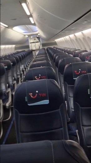 What does a boeing 738-189 max with TUI look like? THIS! Don't forget your USB-A converter 🔋