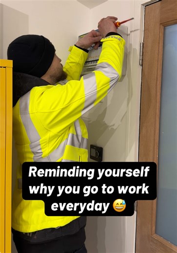 Working hard for my bae 😘😅 #electriciansoftiktok #tradesmanbanter #fyp #hmrc #selfassessment