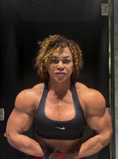 Amy Mendez #swole #muscle #fittok #girlswholift #flexing #fyp #treinofeminino #gymtok #ifbb #muscularwomen #fitgirl