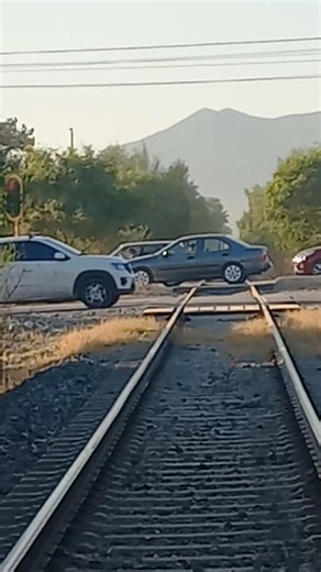 1.9K views · 12 reactions | Nacos viales: "Levántense media hora antes y habrán agregado siete días y medio a su tiempo productivo en un año". ¡¡¡GRACIAS DIOS!!! C omprensión H umildad A mistad N obleza G ratitud E mpatía L ealtad | Angel Martinez Calderon | Facebook