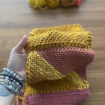 How to join knitted squares with knitting needles to make a blanket?