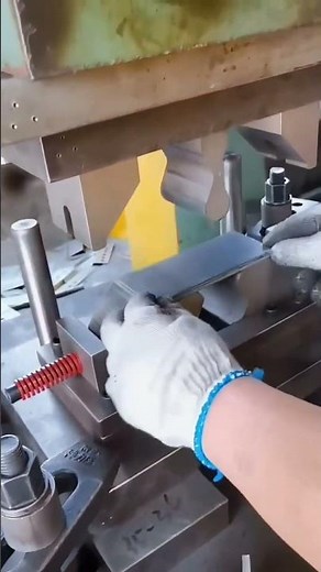 Mastering Complex Folding Shapes: Bending Thick Steel Sheets with a Press Machine