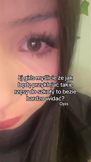 Jak coś to wiem że trochę krzywo doklejone ale były za długie i dodatkowo mam słaby klej i trochę się odklejają Jak kupię lepszy klej i rzęsy takiej długości to git? #makeup #sztucznerzesy #pfp #viral #wybijsie