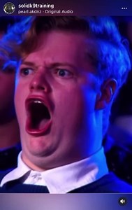 Otto who used to be super reactive toward strangers and kids and had very hit or miss obedience, is now a new man 😎 His confidence is higher than ever and he’s thriving with the structure and training he’s getting every day. Ottos first week with us he was nervous, insecure and actually not that motivated to work. Now he’s absolutely crushing his obedience AND his behavior is better all around. Yes, doing cool flashy training with your dog can be extremely rewarding, but we always focus on beha