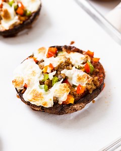 PRINT the recipe: https://www.wyseguide.com/portobello-mushroom-pizzas/ ⁠ These portobello mushroom pizzas may never take the spot of a traditional pizza, but they sure taste delicious for a quick meal! Portobello mushrooms are roasted and then topped to make individual pizzas! This is a perfect weeknight meal! ⁠ INGREDIENTS⁠ ⁠ - 12 portobello mushrooms⁠ - 1 tbsp olive oil⁠ - 1 tbsp red wine vinegar⁠ - 12 oz sausage, browned⁠ - 1 can tomato sauce⁠ - 1 1/2 tsp dried basil⁠ - 1 tsp dried oregano⁠ 