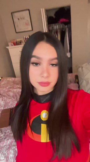 Melissa Campuzano Violet Incredibles Cosplay