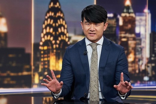 “Who is expecting food from TGI Fridays? They’ll give you two appetizers, two entrees, and two desserts, all for $20. That’s not a meal, that’s a yard sale.” Ronny Chieng on dumb lawsuits against Godiva and TGI Fridays. Full piece: https://on.cc.com/2Ut1wzU | The Daily Show