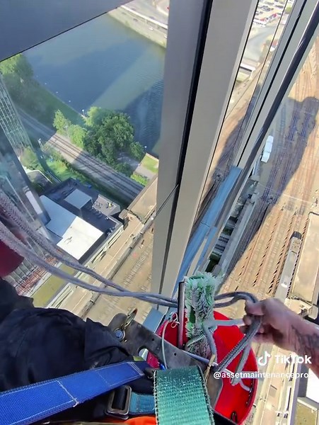 Expert Window Cleaning Services in Philadelphia