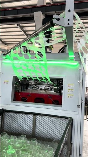 Automatic Servo Plug Assist Disposable PP Cup Thermoforming Machine