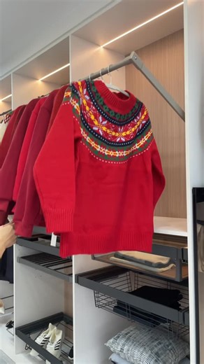 JWBclosethardware on Instagram: "Pull-down wardrobe rail in daily use. Hanging sweaters. Smooth movement. Easy access. A practical solution for upper wardrobe space. #pulldownwardroberail #wardrobelift #closethardware #wardrobesystem #closetorganization"