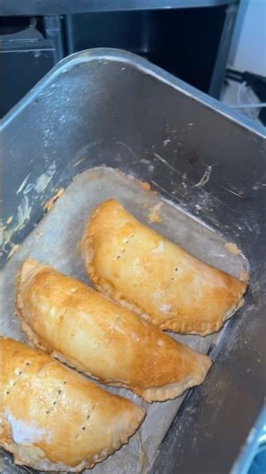 Making meat pie in an air fryer