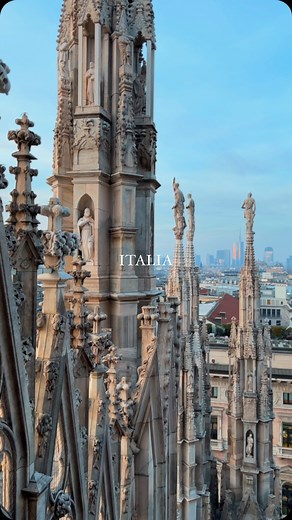 Planning a trip to Italy? 😍🇮🇹 Take a look at my Italy guide, an interactive map with tons of tips and recommendations of places to visit and things to do. See the link in my bio for more info 🥰 #italia #italy #positano #amalficoast #costieraamalfitana #milan #milano #rome #roma #naples #napoli #paestum #reggiadicaserta #capri #lakecomo #comolake #lagodicomo #fblifestyle | Francesco Meola Photography