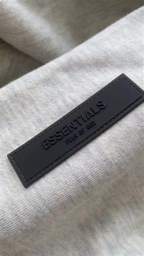 Dapper on Instagram: "Essentials originales 👌🏼 El mejor precio en Colombia, sólo en Dapper. Escríbenos 3178305639 #essentials #essentialshoodie"