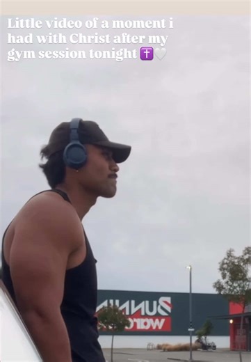 Samoan Sefa (@samoansefa)’s videos with What I Needed - Live - Chandler Moore