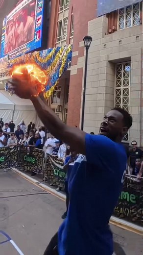 Taking our trick shots to the Dallas Streets! #basketball #dallas #dudeperfect | Dude Perfect
