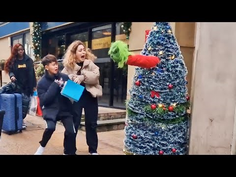 Grinch In Christmas tree 🎄 prank! loudest Scream and laugh!