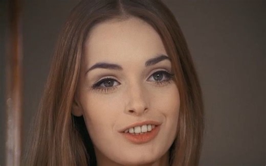 为艺术献身的女星—艾德丽安·拉鲁萨 Adrienne Larussa