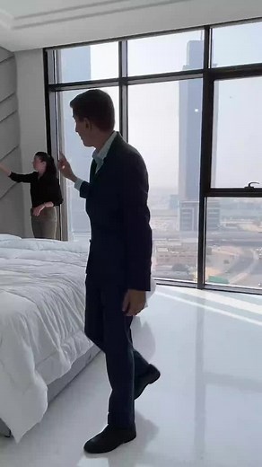 Why i wouldn't use this bed. #dubai #mydubai #dubairealtor #candbproject #waitforit #humor #jokes #joke #realestate #realestatejokes #realestatehumor #realestatebroker #realestateagent #realestatelife #realestatememes #realestateproblems #foryou #you #bed #bedroom #explonation #reason #reasonwhy