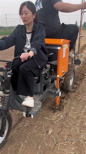 Wide and narrow row corn fertilizer and pesticide spraying machine, deep fertilization, 100 acres