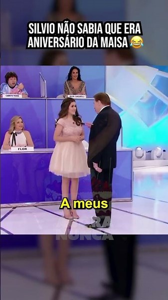 Silvio Santos finding out it's Maisa's birthday