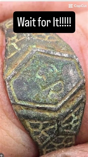 Possible 1700s ring found metal detecting, I thought it was copper rubbish till I cleaned it. . . . . #metaldetecting #garrettvortexvx9 #metaldetectingfinds #history #diggerdawnyoutube | Digger Dawn