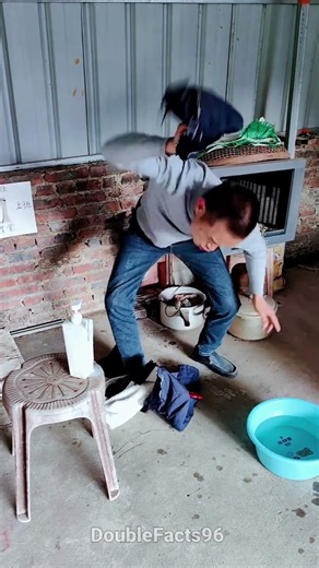 लड़का टोपी को काट दिया 😱mini wood toy-woodworking art skill/wood hand #shorts