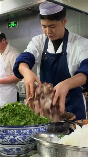 Nobody Makes Beef Noodles This Fast… #StreetFood #CrazySkills