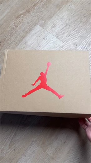 Nike Air Jordan 6 Retro ‘Infrared Salesman’ Style Code: CT8529-001 Nick Name: Infrared Salesman Made In: China Set to release on 2/14, the Air Jordan 6 ‘Reverse Infrared’ carries the official name ‘Infrared Salesman’. The concept comes from a sample version that never released back in 1999. The biggest difference from the retail Infrared is the reversed color placement on the front half of the midsole. As a sample-inspired release, the shoe features details that mimic the original prototype, inc