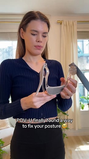 Slouching makes you look tired 😩 Straight posture = instant confidence & energy ⚡💪 #technecksolutions #neck #neckpain #PostureMatters #posturecorrection #necklift #FixYourPosture #neckpainrelief #posture #fypchallenge | Solavas